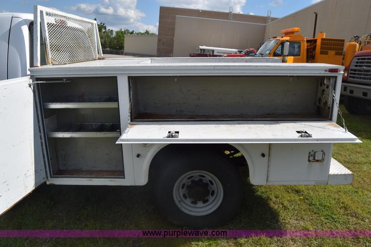 image for item K6536 2002 Ford F250 Super Duty XL utility truck