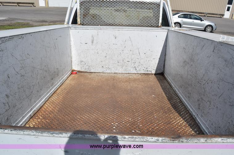 image for item K6536 2002 Ford F250 Super Duty XL utility truck