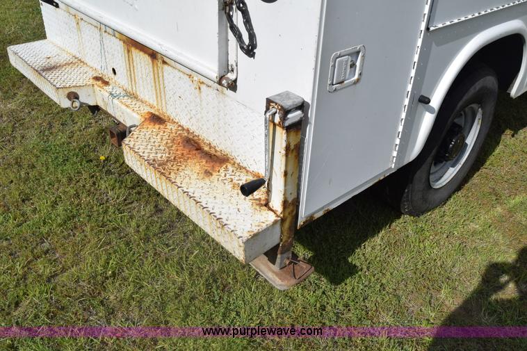 image for item K6536 2002 Ford F250 Super Duty XL utility truck