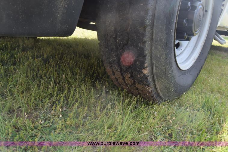 image for item K6536 2002 Ford F250 Super Duty XL utility truck