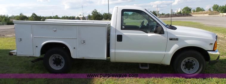 image for item K6539 2000 Ford F250 Super Duty XL utility truck