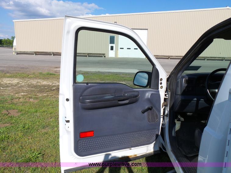 image for item K6539 2000 Ford F250 Super Duty XL utility truck