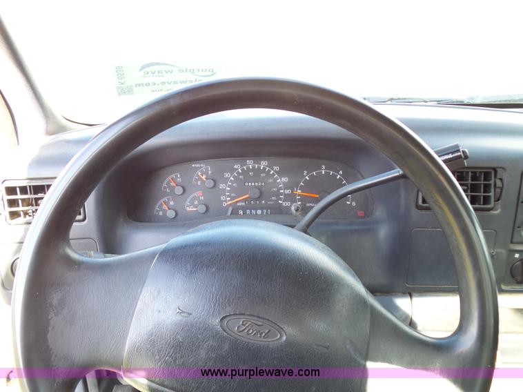 image for item K6539 2000 Ford F250 Super Duty XL utility truck