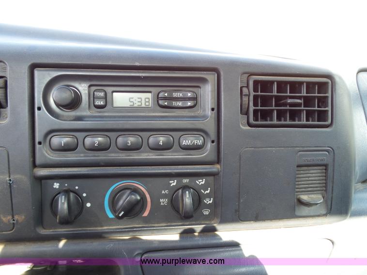 image for item K6539 2000 Ford F250 Super Duty XL utility truck