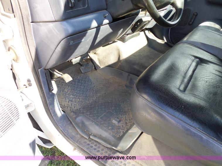 image for item K6539 2000 Ford F250 Super Duty XL utility truck