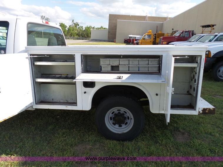 image for item K6539 2000 Ford F250 Super Duty XL utility truck