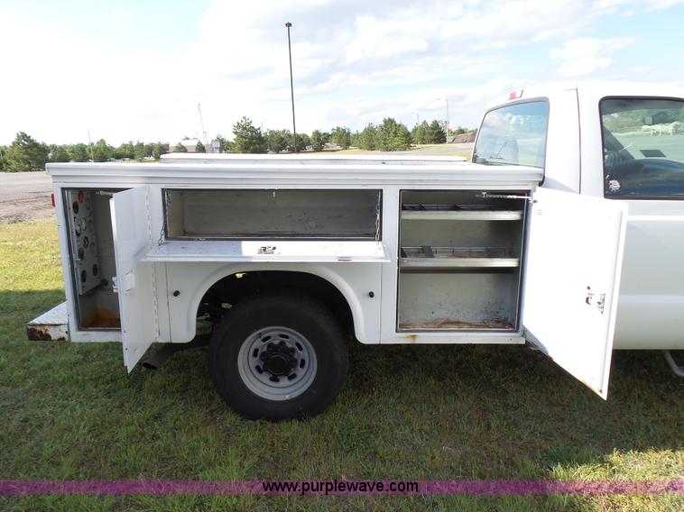 image for item K6539 2000 Ford F250 Super Duty XL utility truck