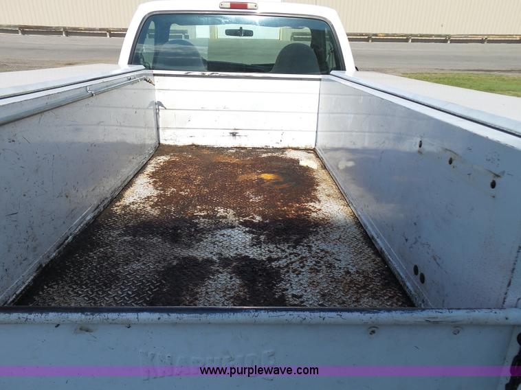 image for item K6539 2000 Ford F250 Super Duty XL utility truck