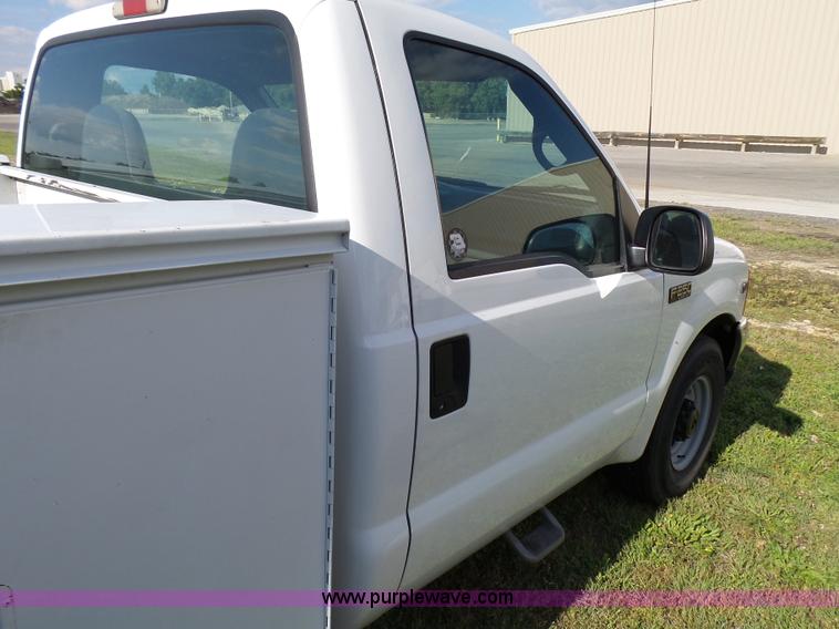 image for item K6539 2000 Ford F250 Super Duty XL utility truck