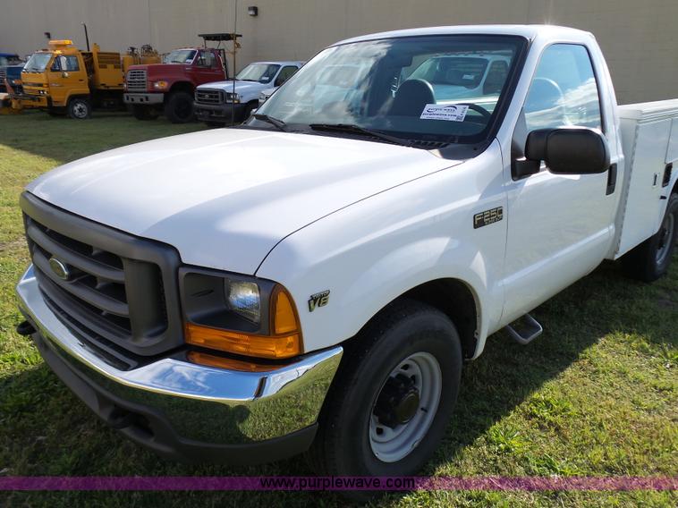 image for item K6539 2000 Ford F250 Super Duty XL utility truck