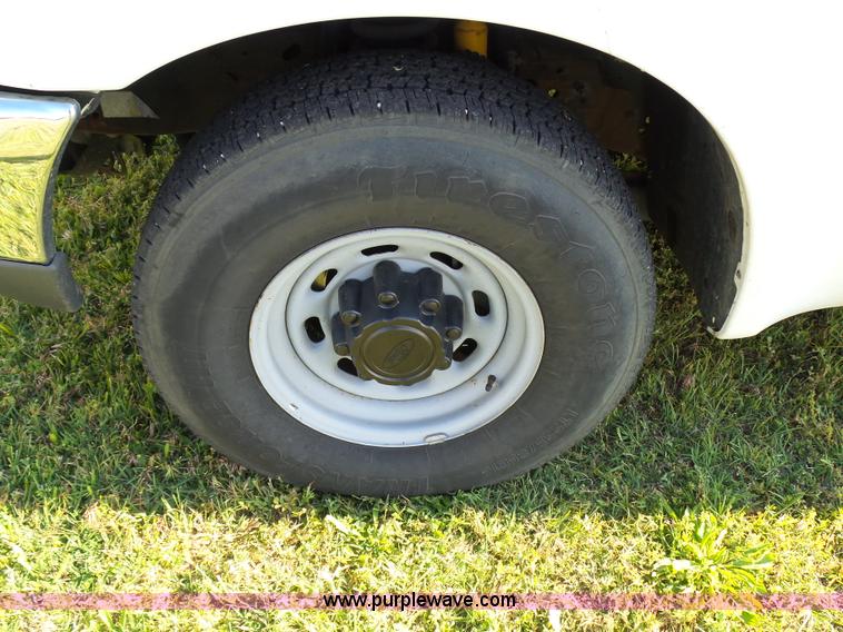 image for item K6539 2000 Ford F250 Super Duty XL utility truck