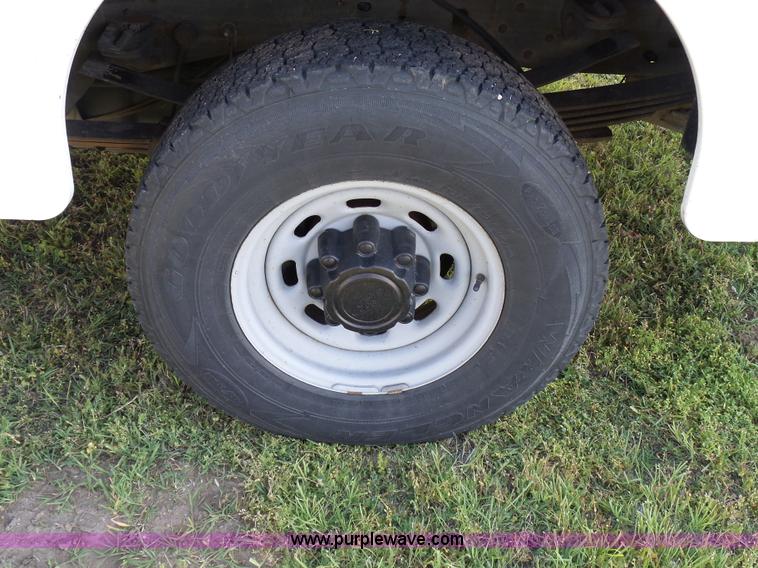 image for item K6539 2000 Ford F250 Super Duty XL utility truck