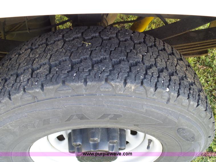 image for item K6539 2000 Ford F250 Super Duty XL utility truck