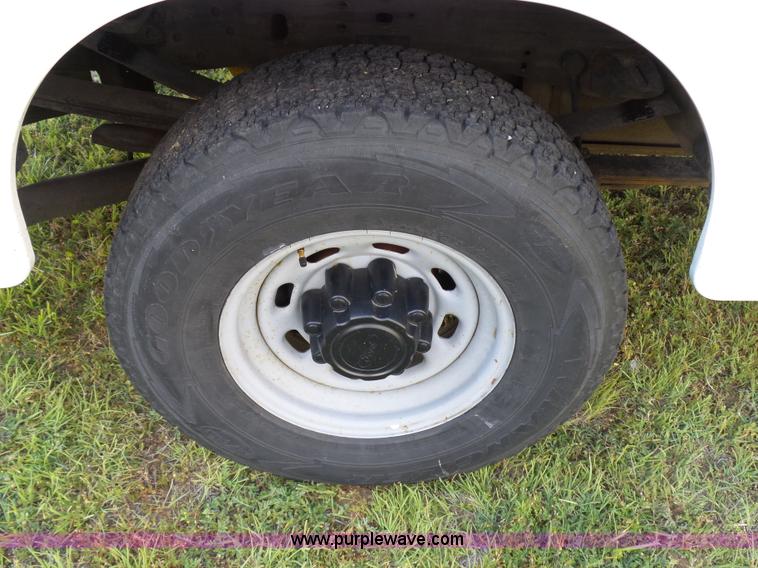 image for item K6539 2000 Ford F250 Super Duty XL utility truck