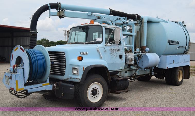 image for item K7283 1992 Ford L8000 vacuum truck