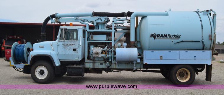 image for item K7283 1992 Ford L8000 vacuum truck