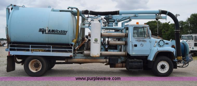 image for item K7283 1992 Ford L8000 vacuum truck