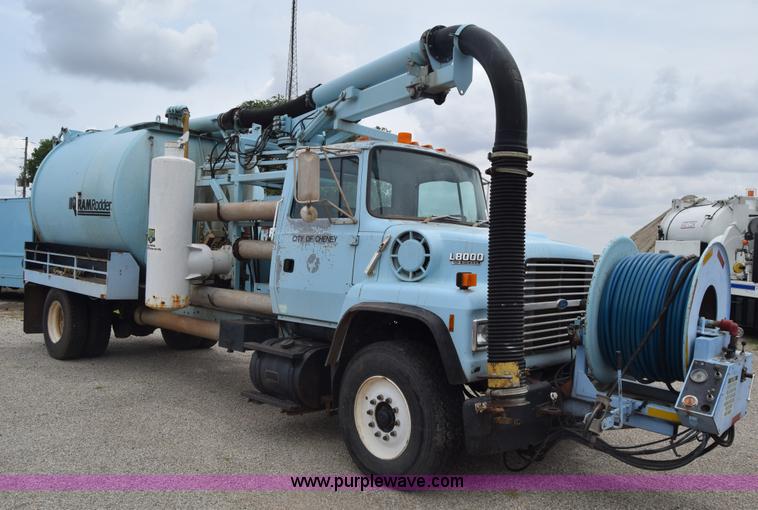 image for item K7283 1992 Ford L8000 vacuum truck