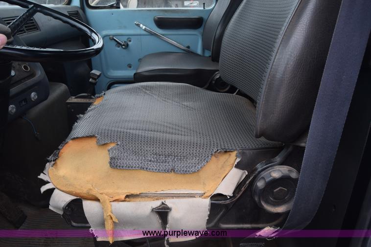 image for item K7283 1992 Ford L8000 vacuum truck