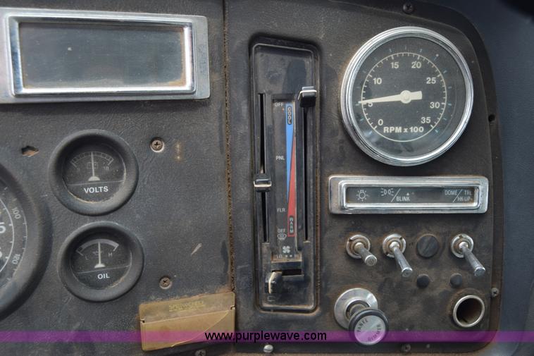 image for item K7283 1992 Ford L8000 vacuum truck