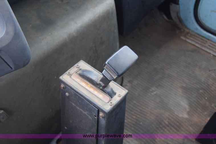 image for item K7283 1992 Ford L8000 vacuum truck