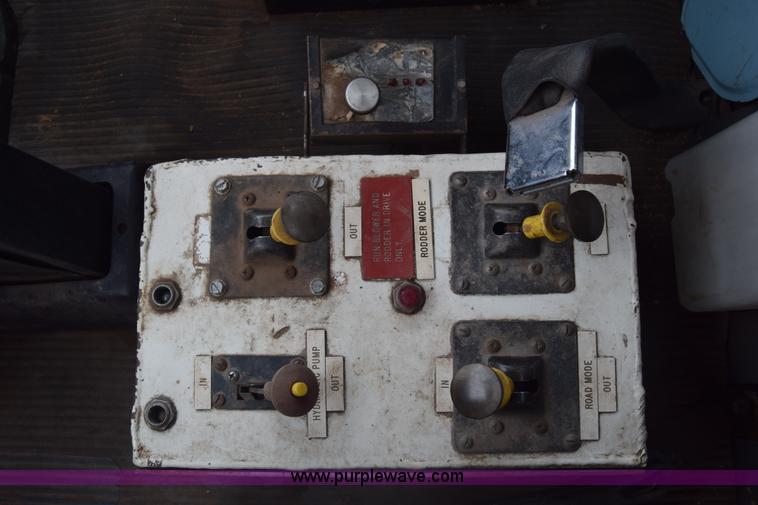 image for item K7283 1992 Ford L8000 vacuum truck