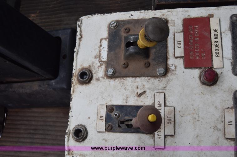 image for item K7283 1992 Ford L8000 vacuum truck