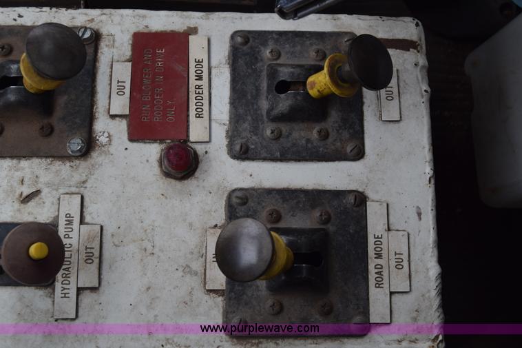 image for item K7283 1992 Ford L8000 vacuum truck