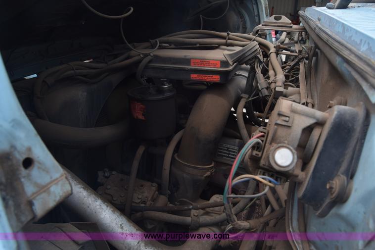 image for item K7283 1992 Ford L8000 vacuum truck