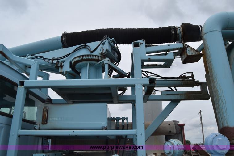 image for item K7283 1992 Ford L8000 vacuum truck