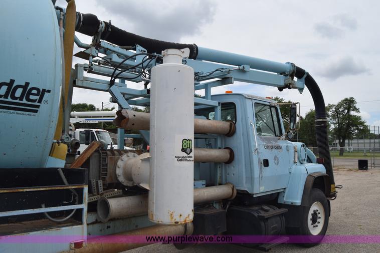 image for item K7283 1992 Ford L8000 vacuum truck