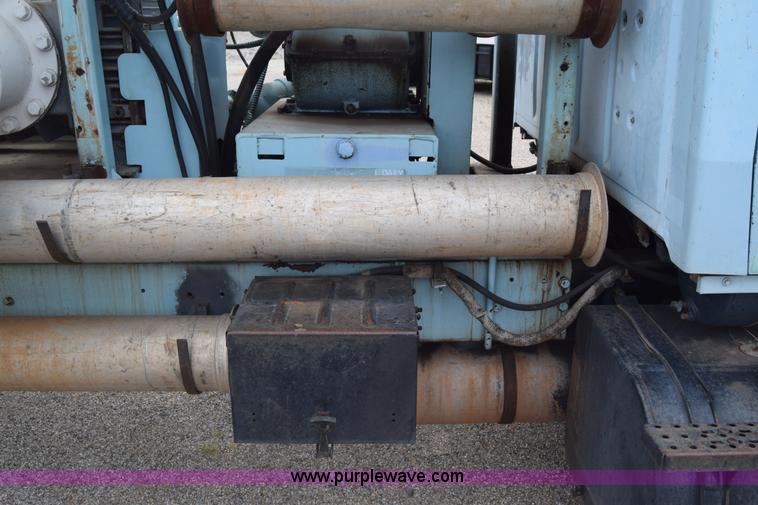 image for item K7283 1992 Ford L8000 vacuum truck