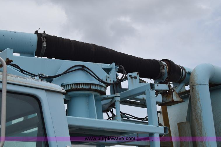 image for item K7283 1992 Ford L8000 vacuum truck