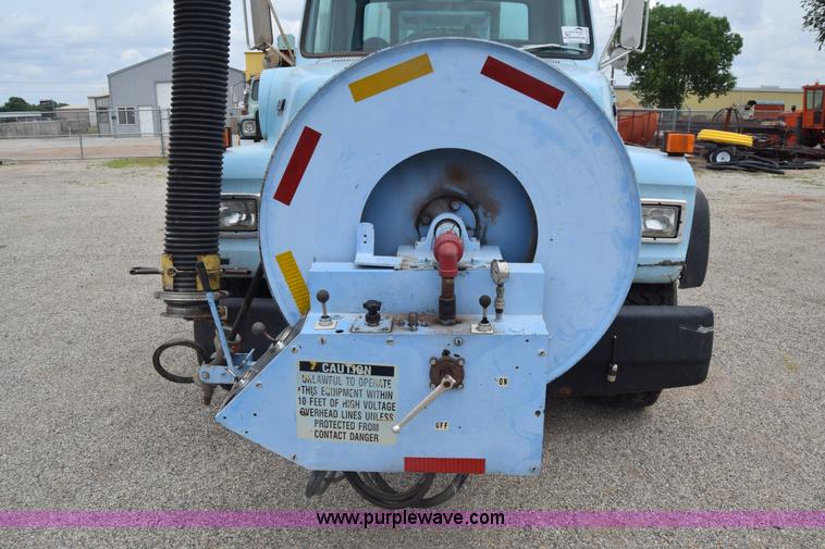 image for item K7283 1992 Ford L8000 vacuum truck