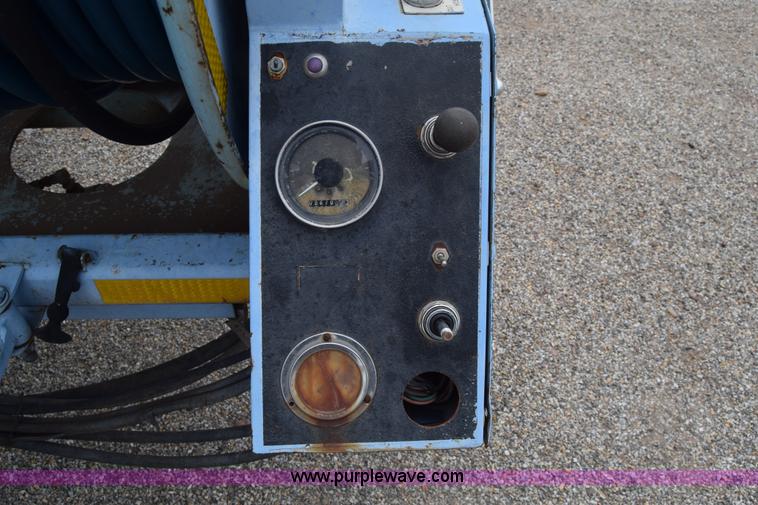 image for item K7283 1992 Ford L8000 vacuum truck