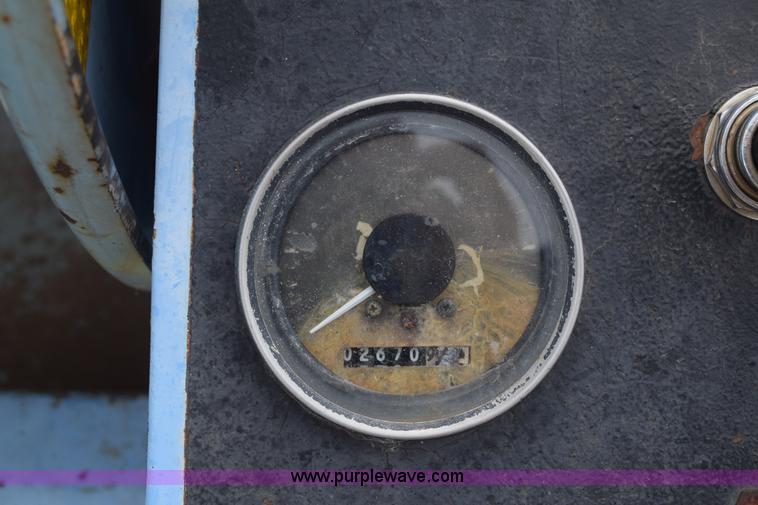 image for item K7283 1992 Ford L8000 vacuum truck