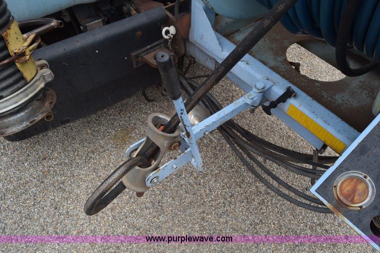 image for item K7283 1992 Ford L8000 vacuum truck