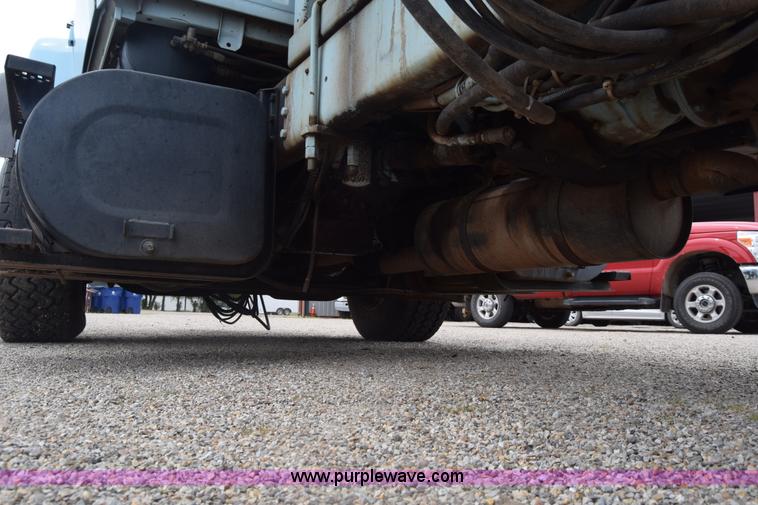 image for item K7283 1992 Ford L8000 vacuum truck