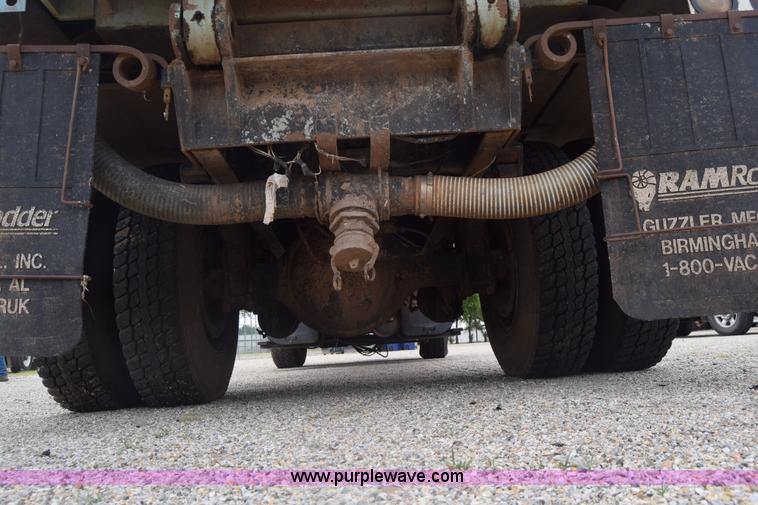 image for item K7283 1992 Ford L8000 vacuum truck