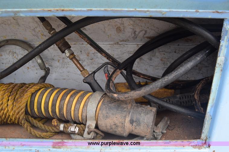 image for item K7283 1992 Ford L8000 vacuum truck