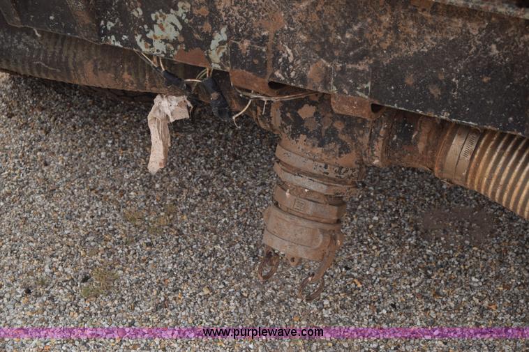 image for item K7283 1992 Ford L8000 vacuum truck