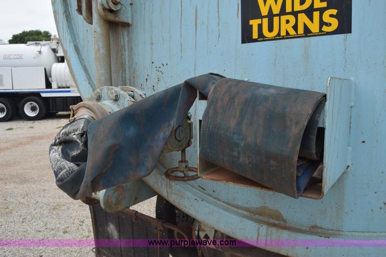 image for item K7283 1992 Ford L8000 vacuum truck