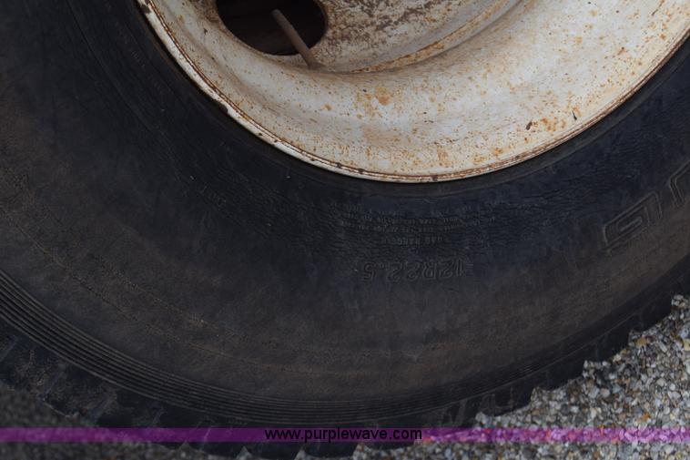 image for item K7283 1992 Ford L8000 vacuum truck