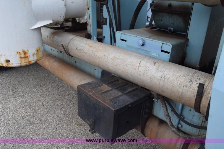 image for item K7283 1992 Ford L8000 vacuum truck