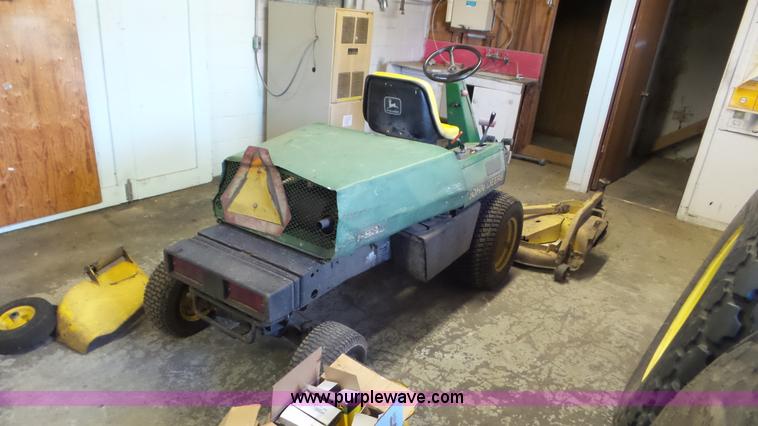 image for item L2012 1996 John Deere F935 lawn mower