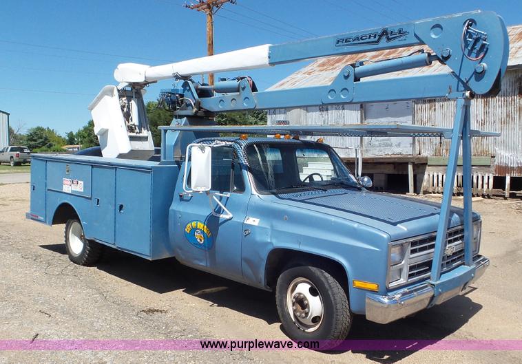 image for item L2013 1986 Chevrolet C30 bucket truck