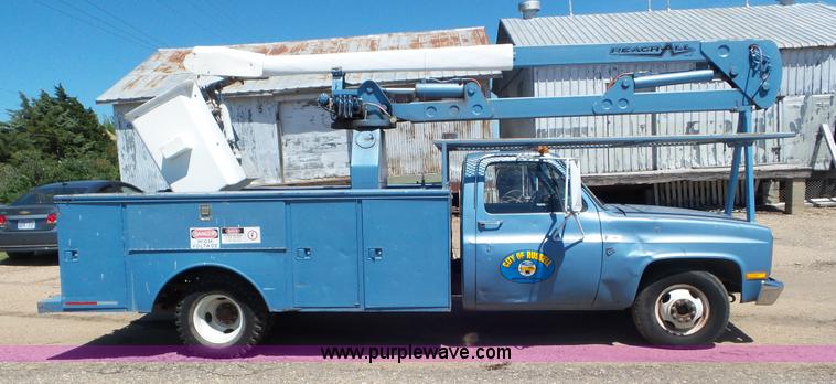 image for item L2013 1986 Chevrolet C30 bucket truck