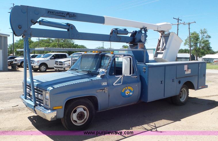 image for item L2013 1986 Chevrolet C30 bucket truck
