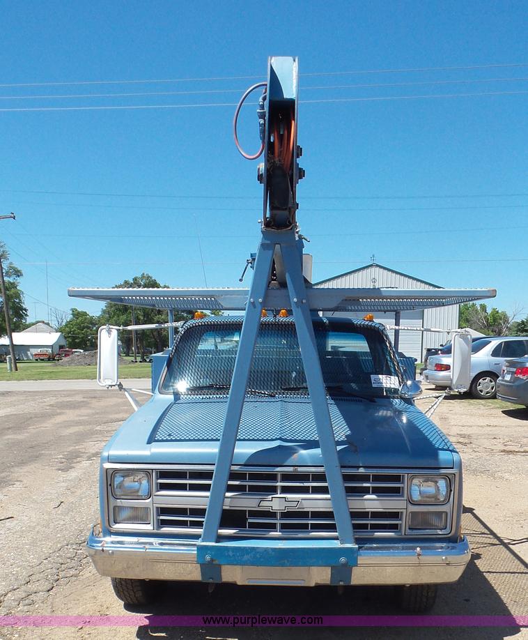 image for item L2013 1986 Chevrolet C30 bucket truck