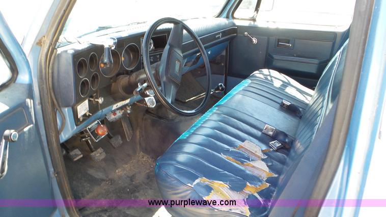 image for item L2013 1986 Chevrolet C30 bucket truck